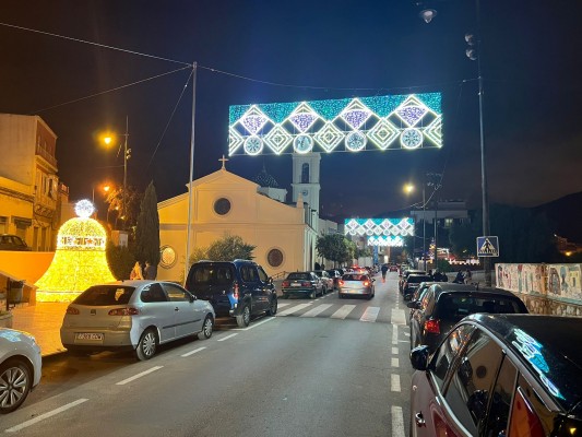 Las luces navideñas en el barrio de Santa Lucía llegan con recargo