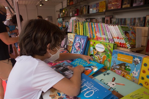 Más libros, menos juguetes y sin estereotipos sexistas, algunas recomendaciones de expertos para los Reyes Magos
