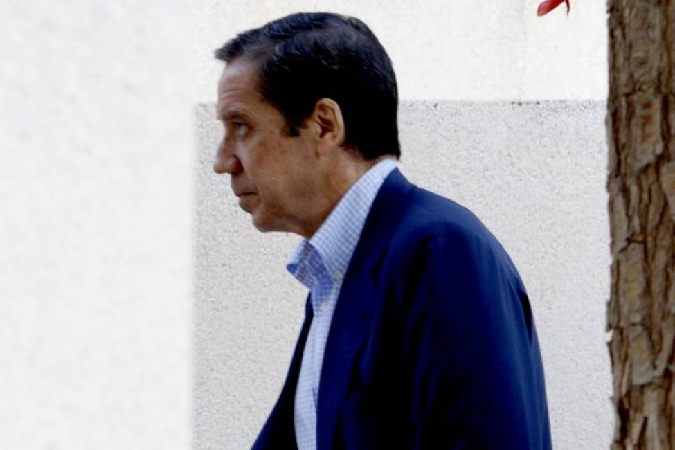  Zaplana durante el registro de su chalet de Benidorm, este martes. Foto: PEPE OLIVARES.  - 