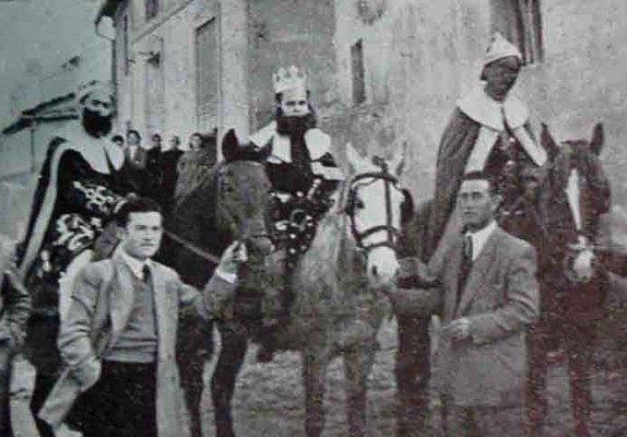  Los Reyes Magos existen
(La cabalgata de 'Levante Agrario' en 1930)
