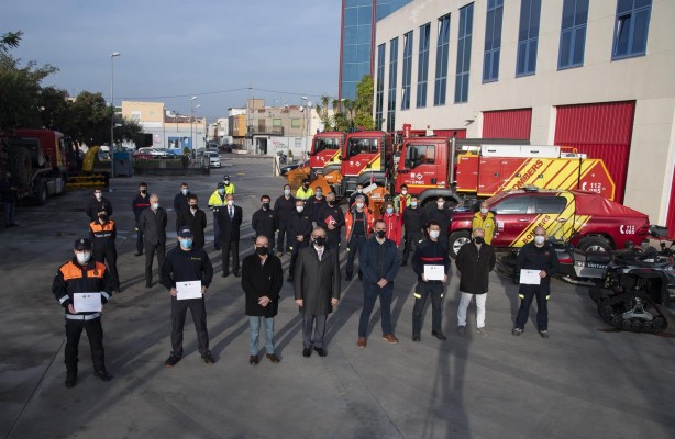 Diputación invierte 600.000 euros en equipos de protección personal y vestuario de los bomberos