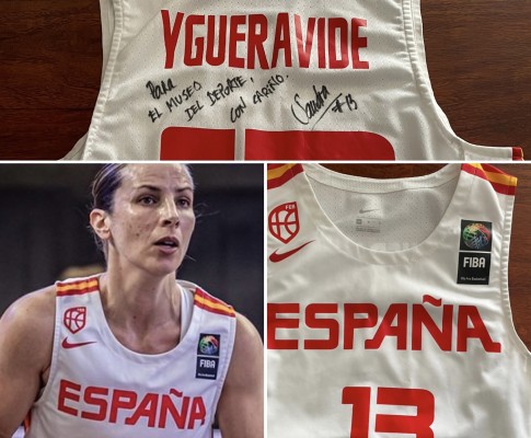 La camiseta de Sandra Ygueravide se expone en el Museo del Deporte en Valencia