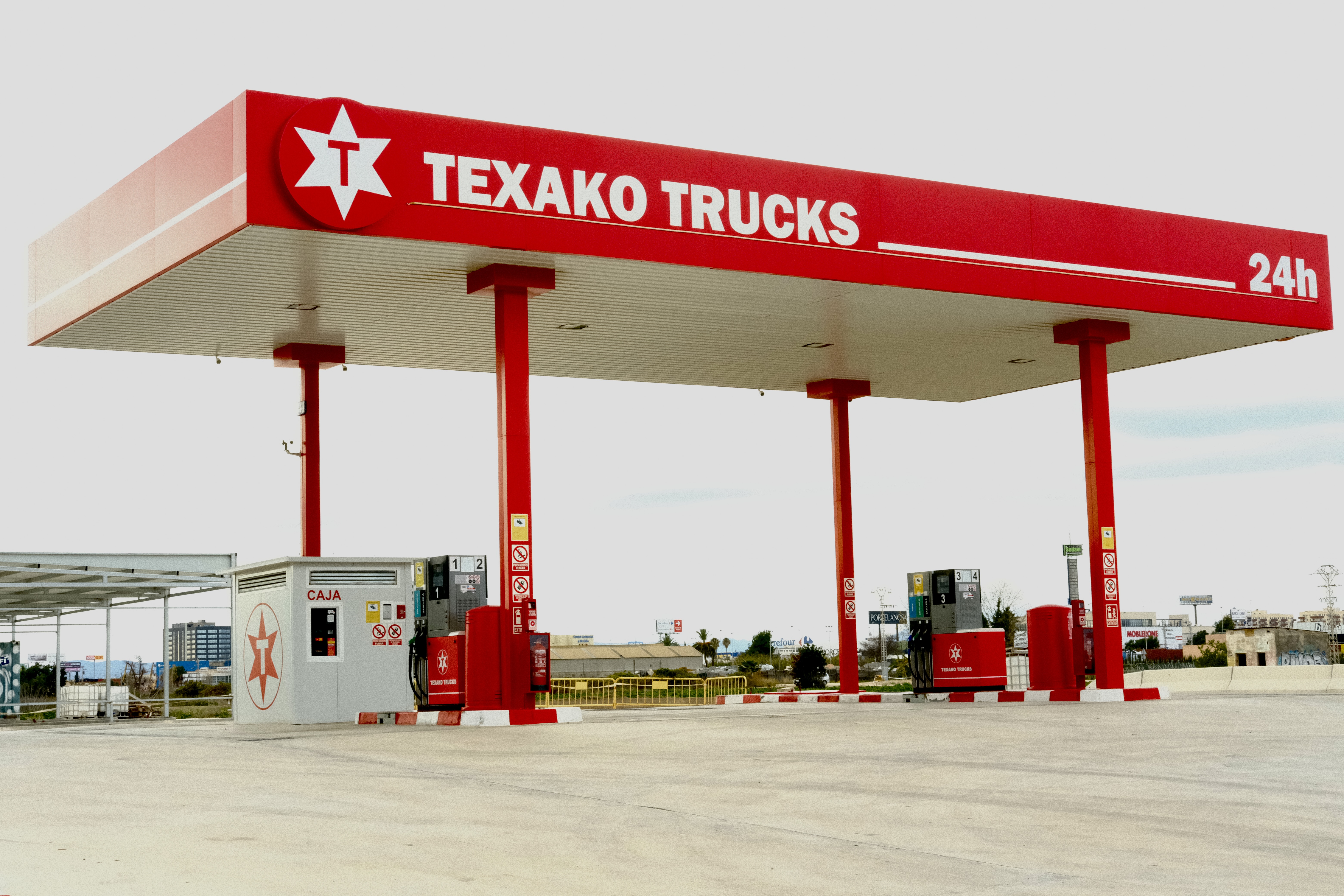 Pasión estética en la gasolinera
