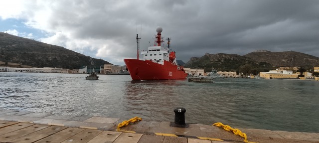 El Hespérides alcanza la costa brasileña con el inicio de año y sigue su tránsito a la Antártida