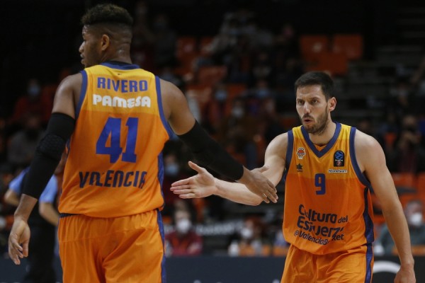 Primer enfrentamiento ante el Frutti Extra Bursaspor

