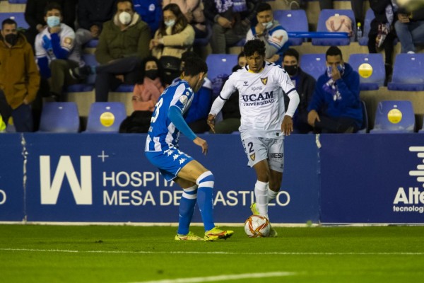 El colombiano Johan Terranova sale del UCAM CF cedido al Coruxo gallego