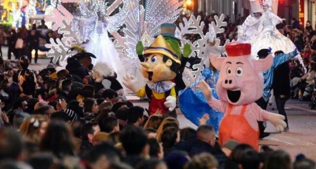 Lorca suspende la cabalgata y la sustituye con un espectáculo con los Reyes Magos en la plaza de España 