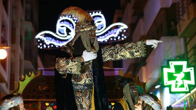 Elche mantiene la Cabalgata de Reyes con un itinerario alternativo en calles más anchas