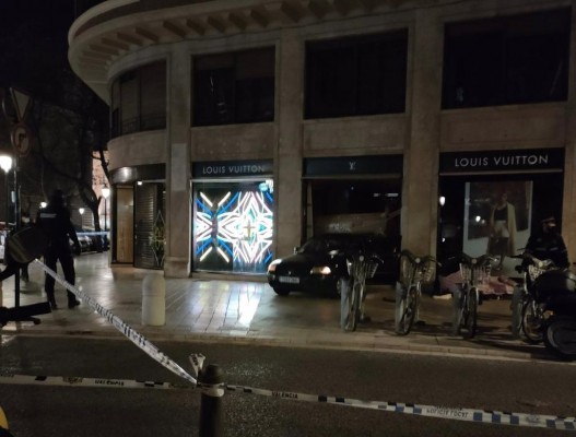Una banda atraca la tienda de Louis Vuitton en València durante la Nochevieja