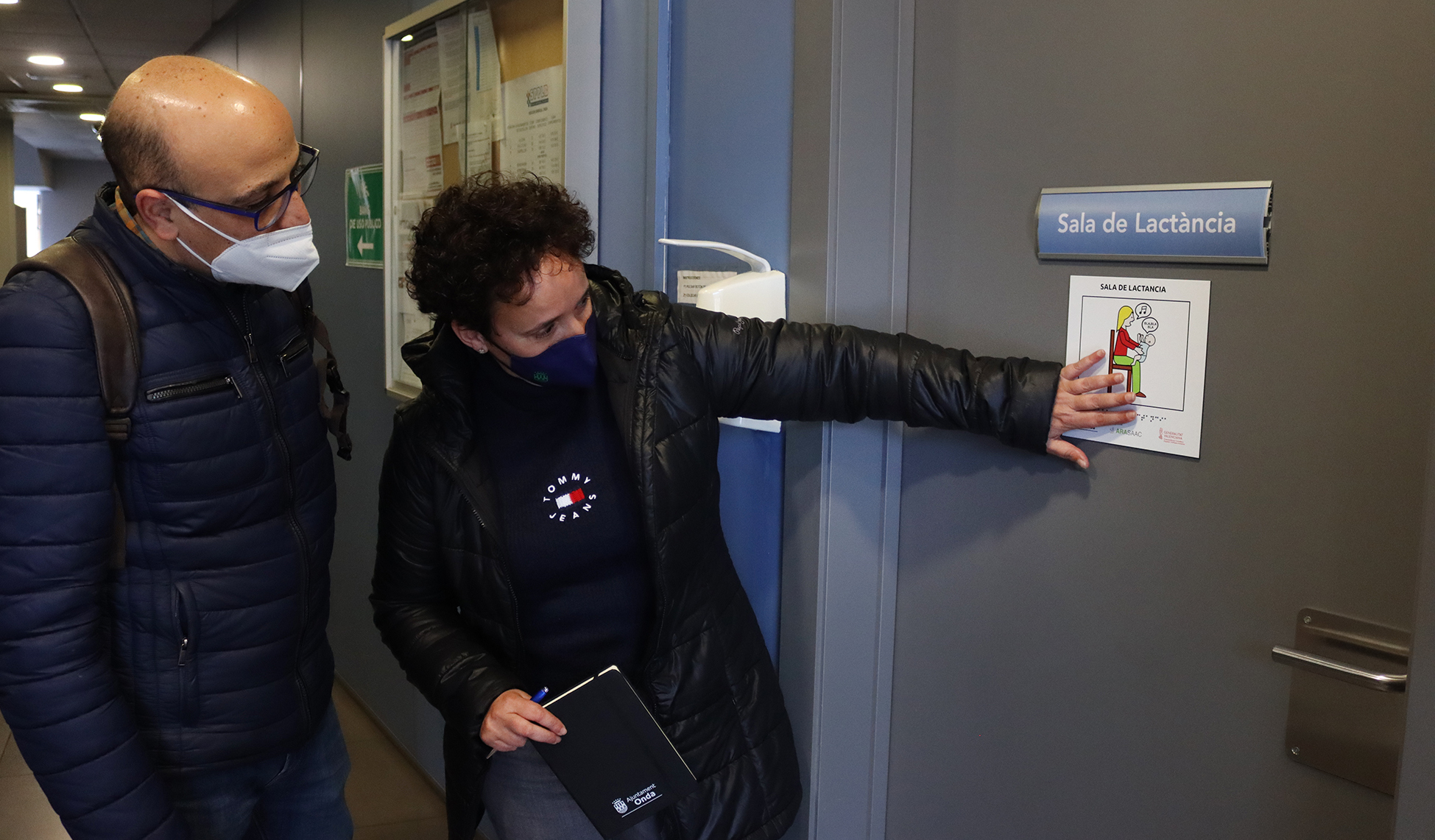 Onda instala señales pictográficas en edificios municipales y parques para personas con discapacidad