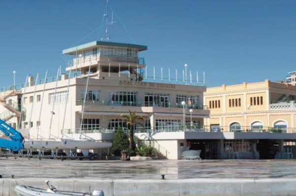 El Real Club de Regatas de Alicante recupera la edición de su revista 'Casa de Botes'