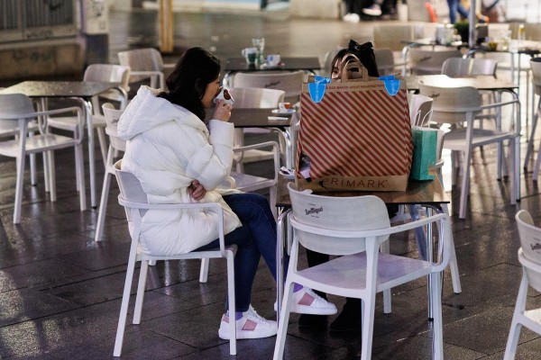 España suma otro récord de casos con 161.688 y la incidencia acumulada ya sube a los 1.775 contagios
