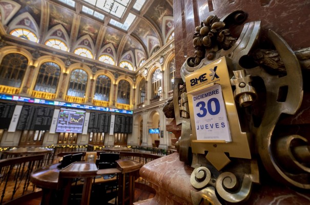 El Ibex 35 se revaloriza un 7,9% en un año marcado por la volatilidad derivada de la pandemia y la inflación
