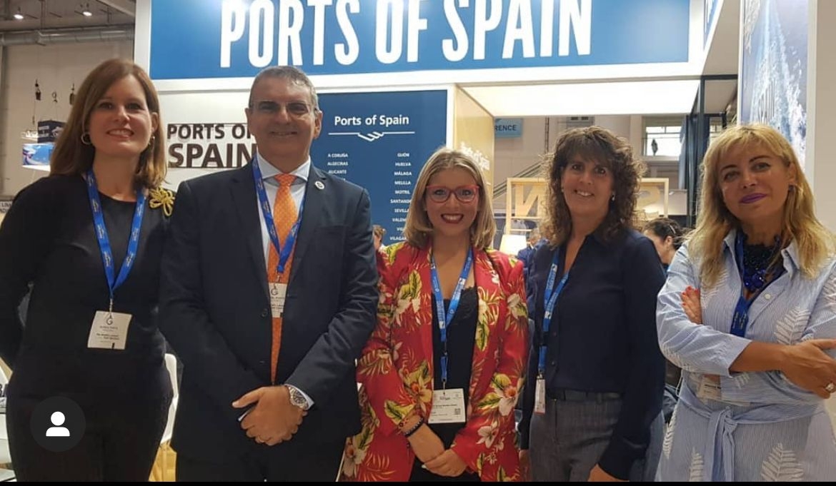 La presidenta del Patronato de Turismo, Mari Carmen Sánchez, junto al presidente de la Asociación Alicante por el Turismo de Cruceros, Francesco Balbi, y la director de la División Comercial del Puerto, Mónica Bautista, en una acción promocional. - 