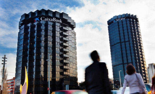 CaixaBank prepara su nueva hoja de ruta y Sabadell encara 2022 en plena forma

