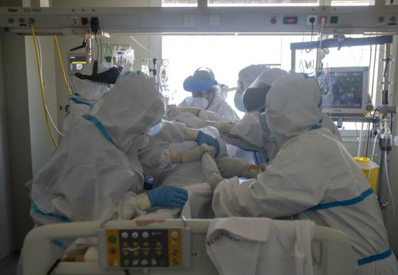 La sexta ola azota la Región con un nuevo récord de contagios (3.366) y ocho muertes, uno de 63 años