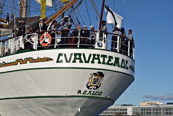 Llega a Valencia el Buque Cuauhtémoc al son del mariachi