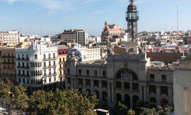El Consell firma la compra del edificio de Correos 
