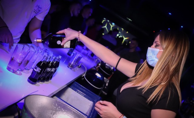 Las discotecas de la Región se reinventan con la Tardevieja para intentar salvar el último día del año