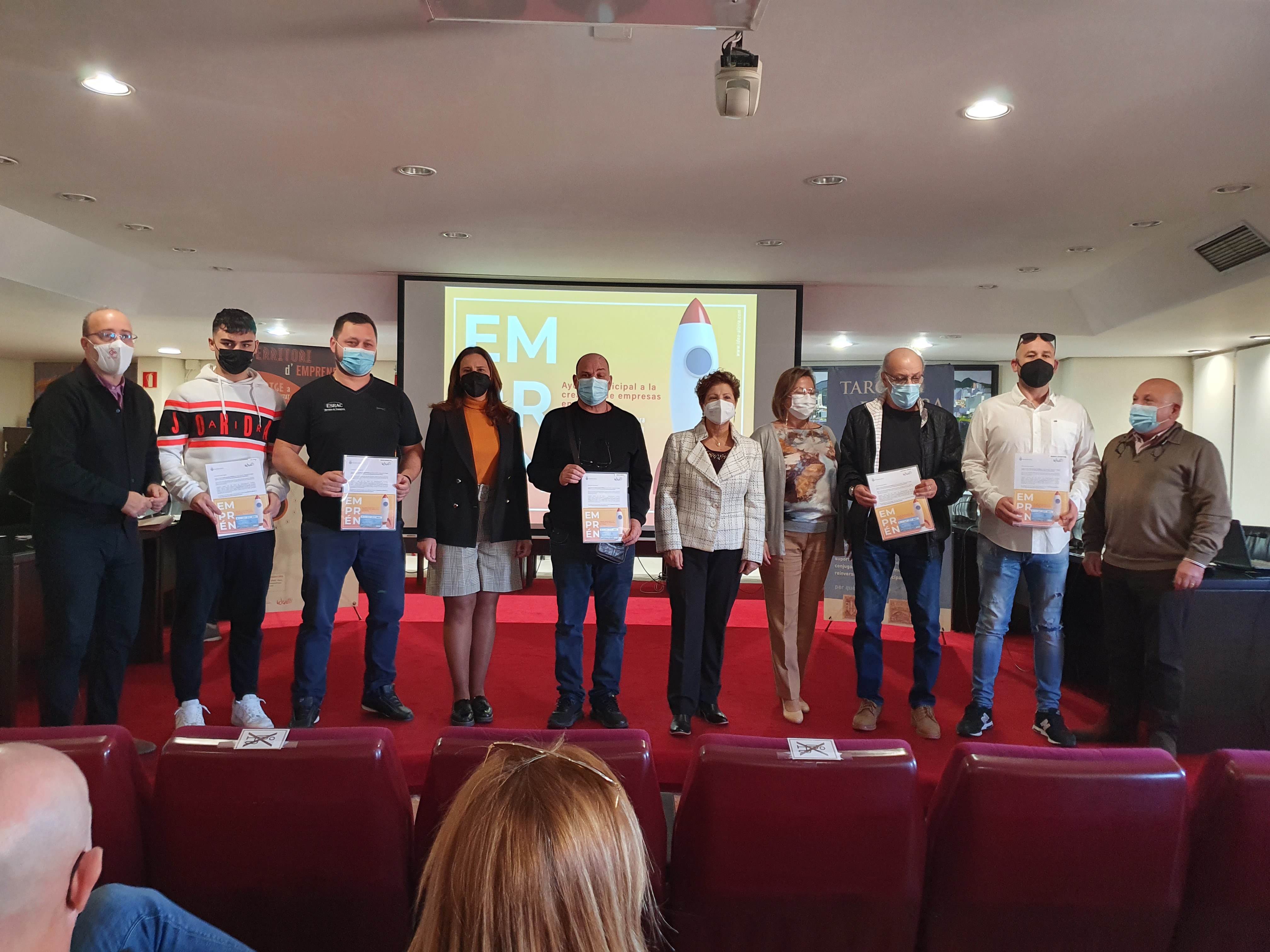 Alzira subvenciona con 30.000 euros a sus nuevas empresas para que inviertan en comercios locales