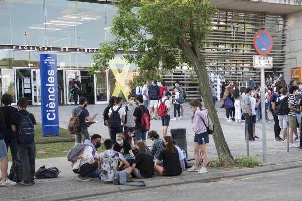 El Gobierno quiere bajar el próximo curso la nota para poder optar a beca en los Máster: de 6,5 a 5
