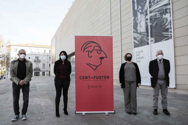 Dani Nebot firma la imagen del Año Joan Fuster
