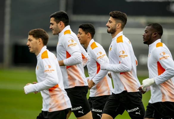 El Valencia anuncia 4 positivos en la primera plantilla