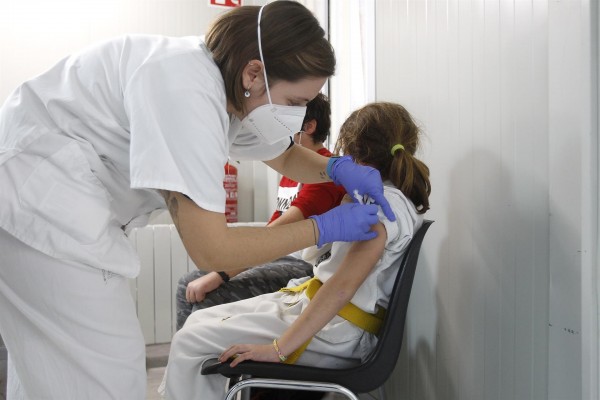 El 45% de la población española cree que la vacuna pediátrica contra la covid-19 debería ser obligatoria

