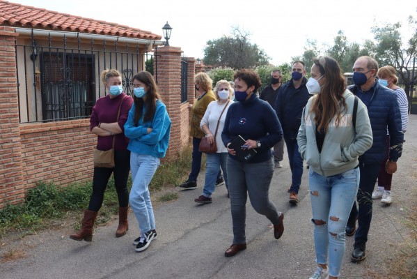 Ballester prosigue su campaña 'Onda Barri a Barri' con la visita a la urbanización 'Pedrissetes II'