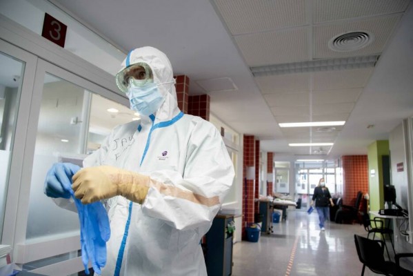 La sexta ola se desborda en la Región y bate otro récord de la pandemia: 3.151 positivos (y siete fallecidos)