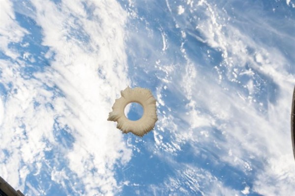 Una 'risa' impresa en 3D, primera obra de arte producida en el espacio