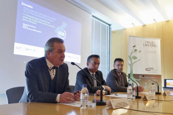 Hombre, de 38 años y con estudios universitarios, perfil del emprendedor en la Comunitat