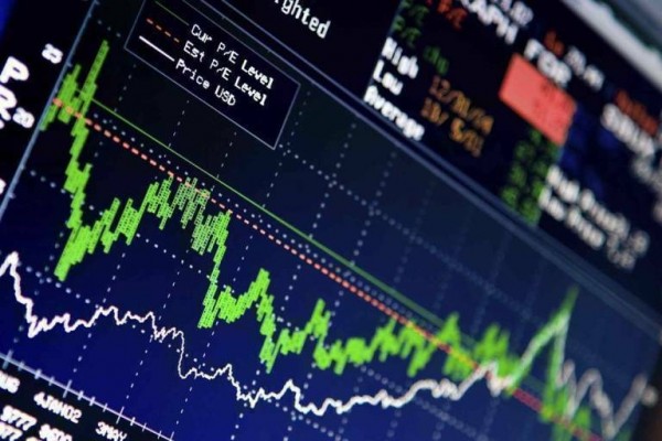El Ibex 35 se anota un 0,77% y apunta a los 8.700 puntos
