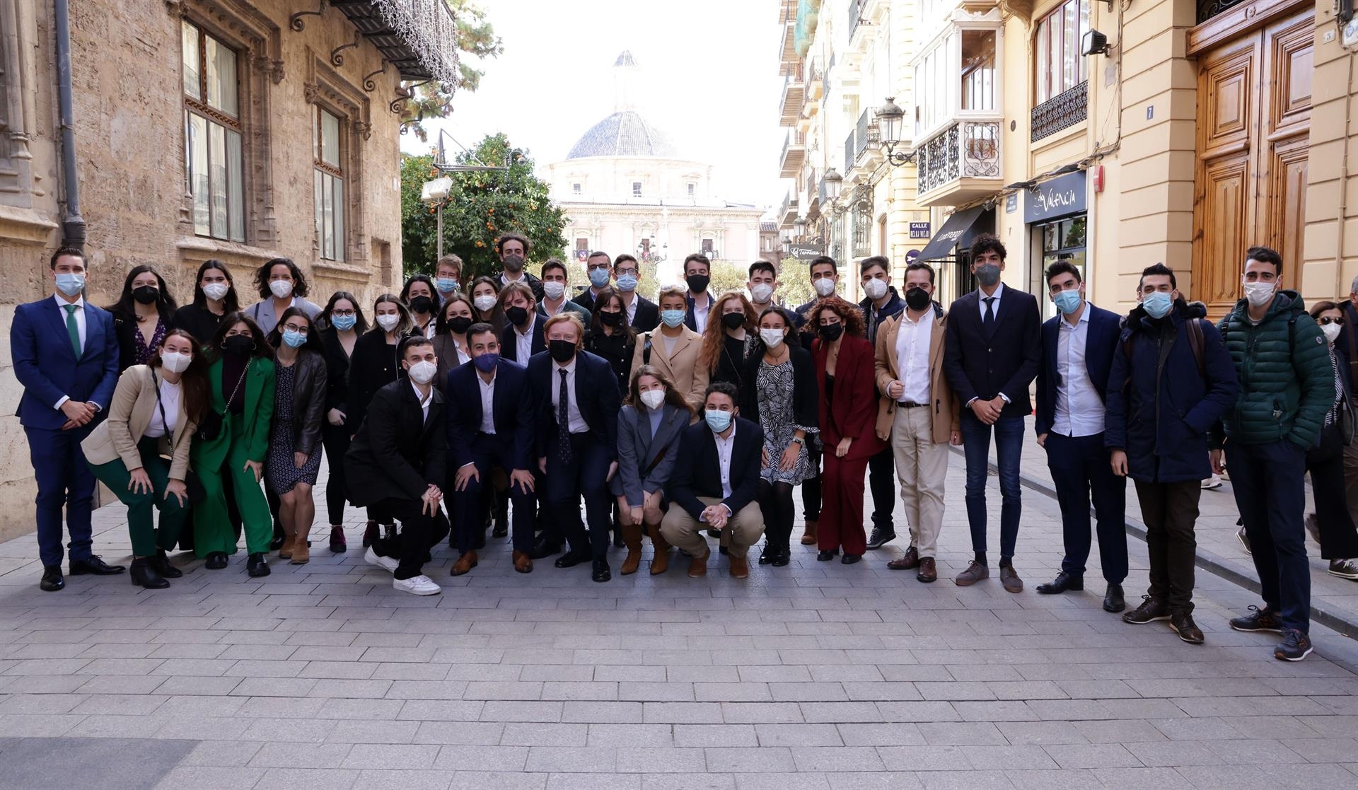 La Generalitat ampliará sus becas para jóvenes en el extranjero en 2022 con el programa Ivace I+I
