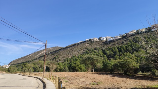 Benitatxell erradica los vertidos en Valle del Portet y crea una zona verde de 13.000 metros

