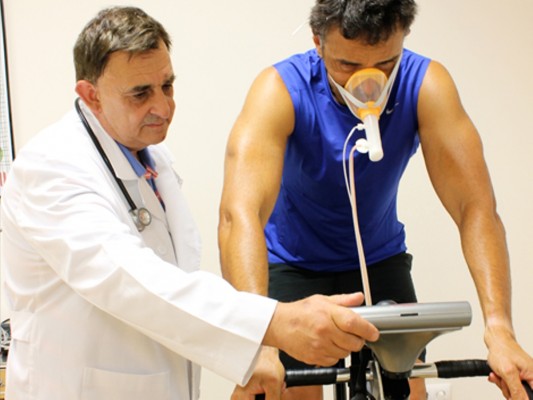Fallece el doctor César Cobián, ex médico del Castellón, el Hércules y el Alcoyano
