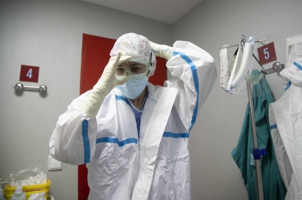 La sexta ola lleva a la Región al récord de contagios de toda la pandemia: 2.556, con 44 ingresados más y 5 muertes