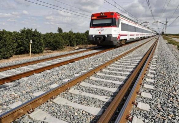 Adif ejecutará nuevas protecciones acústicas en Castellón y Valencia por 23,8 millones de euros