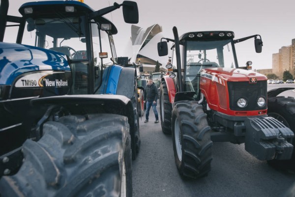 La Unió de Llauradors denuncia la falta de atención en las ITVs móviles de maquinaria agrícola