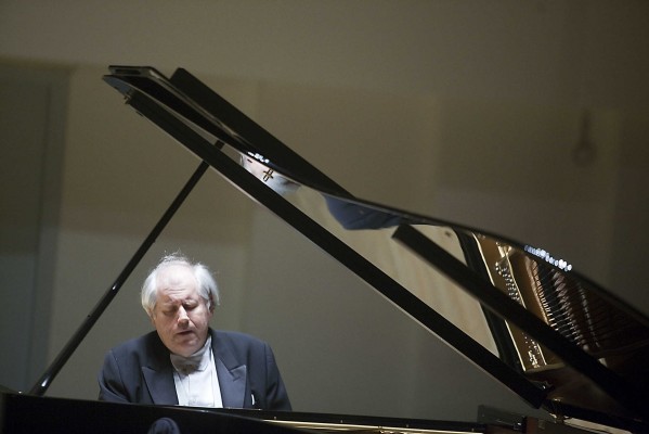 Sokolov se suma al 30 aniversario del Palau con las grandes sonatas de la primera escuela de Viena