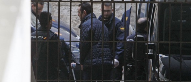 El juez mantiene en prisión al yerno de la viuda de la CAM y cita a 15 testigos
