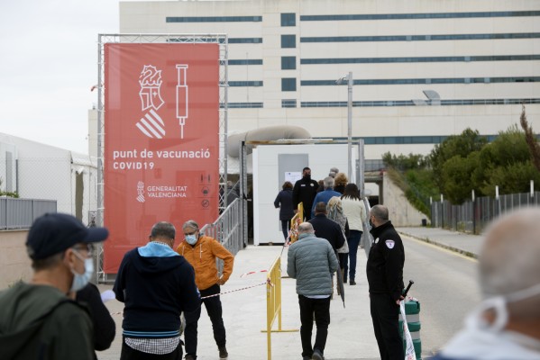 Balance del primer año de vacuna en la Comunitat: 9,4 millones de dosis y 4,2 millones de inmunizados