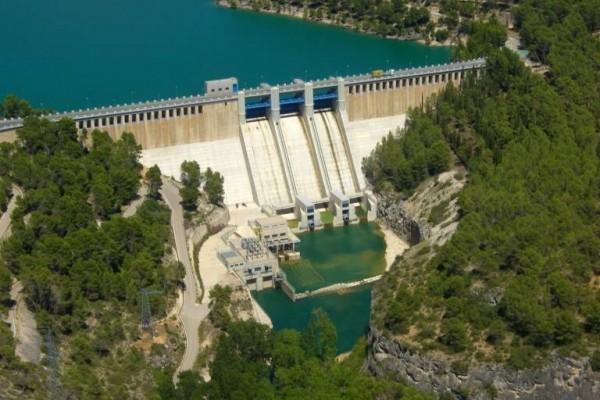 Regantes valencianos defienden la vigencia del convenio de Alarcón en el Plan del Júcar