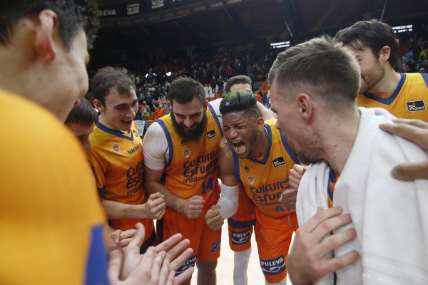 El Valencia solo descansará los días más señalados y recuperará entrenamientos

