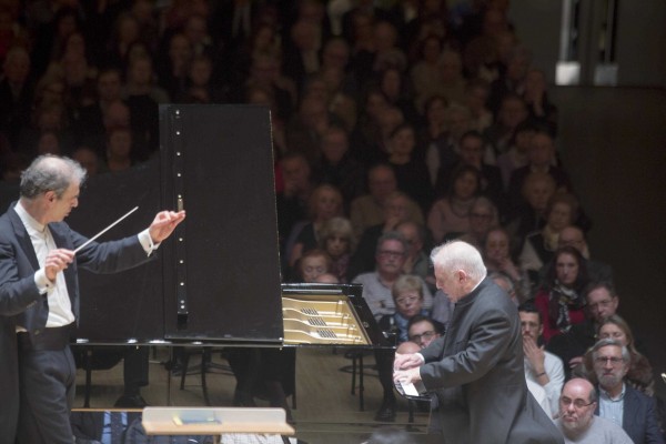 Barenboim presenta su nuevo gran cola en el Palau de la Música