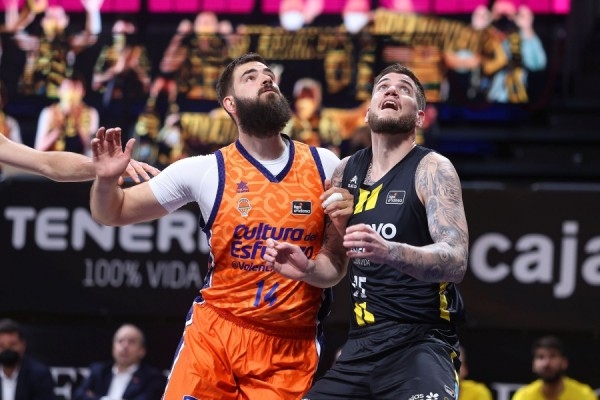 Aplazado el Lenovo Tenerife-Valencia Basket por positivos en covid-19
