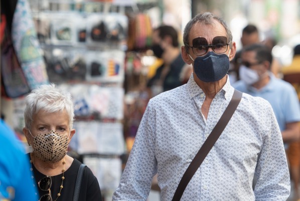 Ocho medidas que los expertos ven tan urgentes como las mascarillas en exteriores