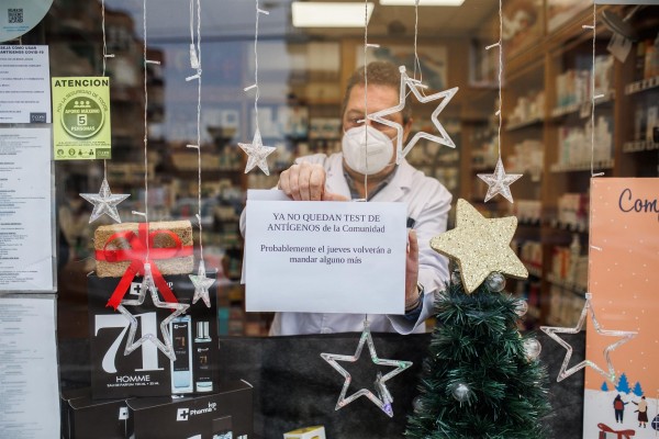 Facua insta a Sanidad a regular los precios de los test de antígenos de farmacias

