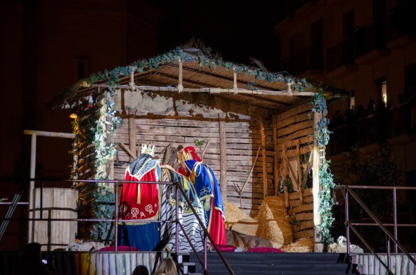 La Cabalgata de Alcoy se adapta: los reyes ni besarán ni darán caramelos 