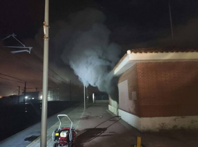 Adif instalará un sistema alternativo de gestión del tráfico tras el incendio de Massalfassar
